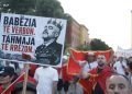 DITA 39/ “Ne nuk na kërcehet, ne na protestohet”, i riu: Kur Shqipëria digjet, ne luftojmë
