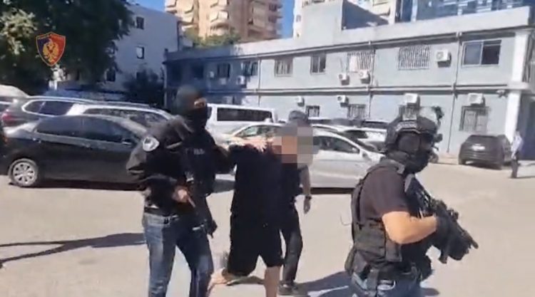 EMRI/ Trafikant dhe dhunues femrash, kapet në Kamzë për tu paketuar për Itali