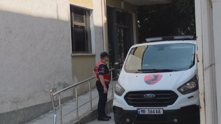 Gjykata e Fierit, masat e sigurisë për 3 vajzat që dhunuan një 17-vjeçare