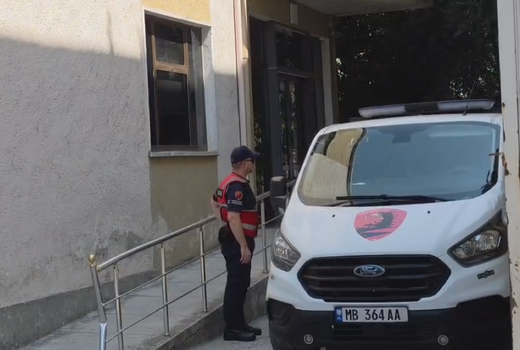 Gjykata e Fierit, masat e sigurisë për 3 vajzat që dhunuan një 17-vjeçare