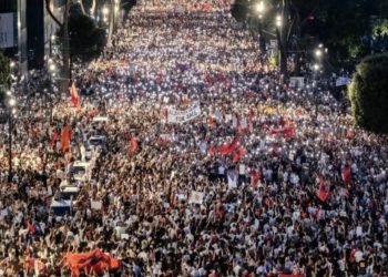 DITA 45/ Qytetarët rikthehen para Kryeministrisë: Ju erdhi fundi