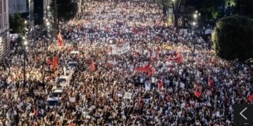 DITA 45/ Qytetarët rikthehen para Kryeministrisë: Ju erdhi fundi