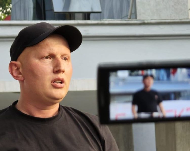 Kërcënohet gjatë udhëtimit gazetari Osman Stafa