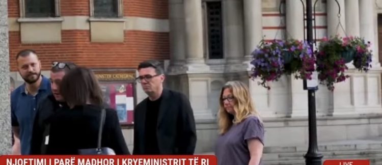 Burnham bën njoftimin e parë të madh si kryeministër, heq TVSH-në nga faturat e energjisë