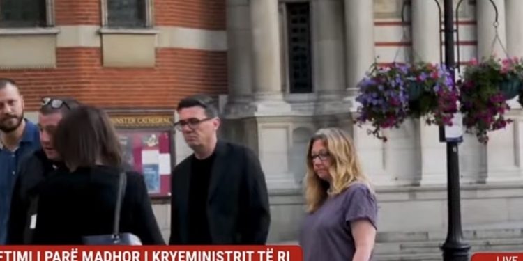 Burnham bën njoftimin e parë të madh si kryeministër, heq TVSH-në nga faturat e energjisë