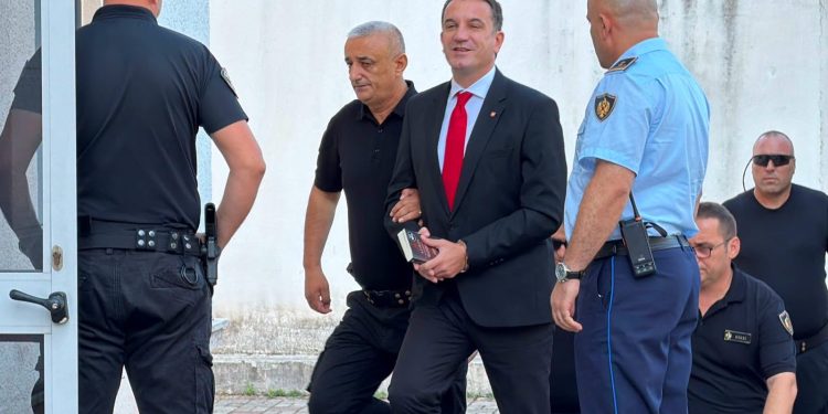 Gjykata Administrative rrëzon padinë e Erion Veliajt ndaj prokurorit Ols Dado