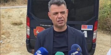 Policia: Lirohet 35-vjeçarja e marrë peng në Roskovec, vijojnë negociatat me autorin