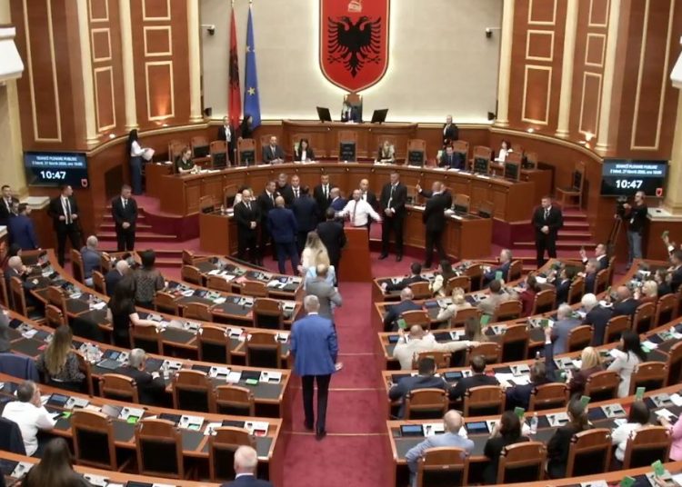 Marrëveshja me SHBA me procedurë të përshpejtuar, opozita: Marrëveshja po përdoret nga Rama, ishte në Kuvend prej kohësh