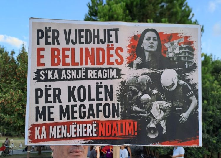 DITA 58/ Ndiqni Ballukun siç ndiqni protestuesit. Polici i nxori thikën aktivistit