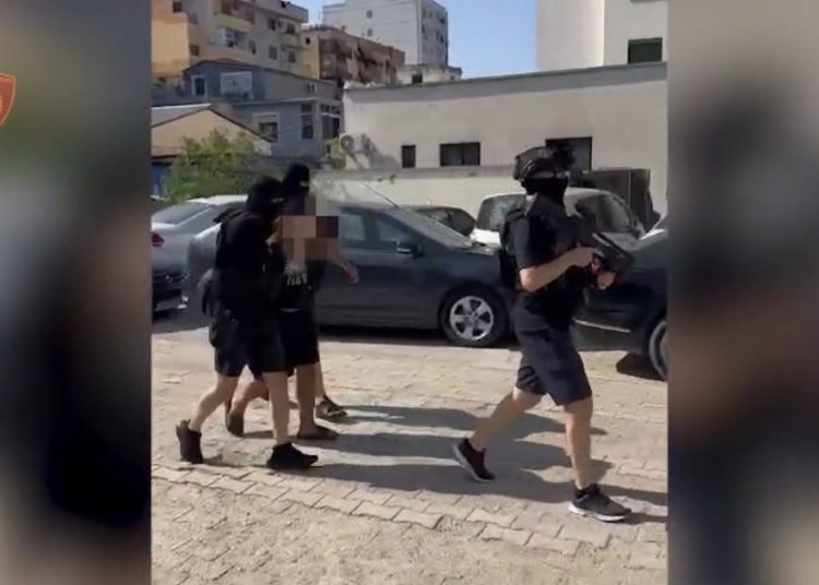EMRI/ Kapet në Durrës një 23-vjeçar i kërkuar nga Italia për trafik droge