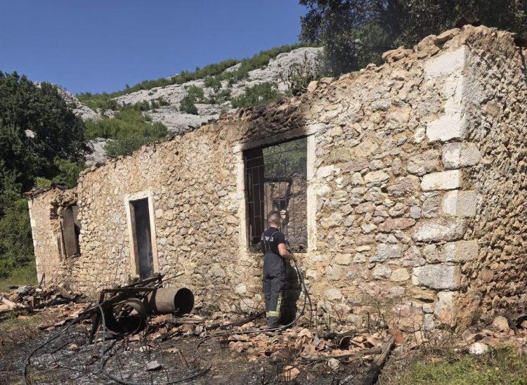 Tragjedi në Shkodër, nëna dhe dy fëmijët përpihen nga flakët