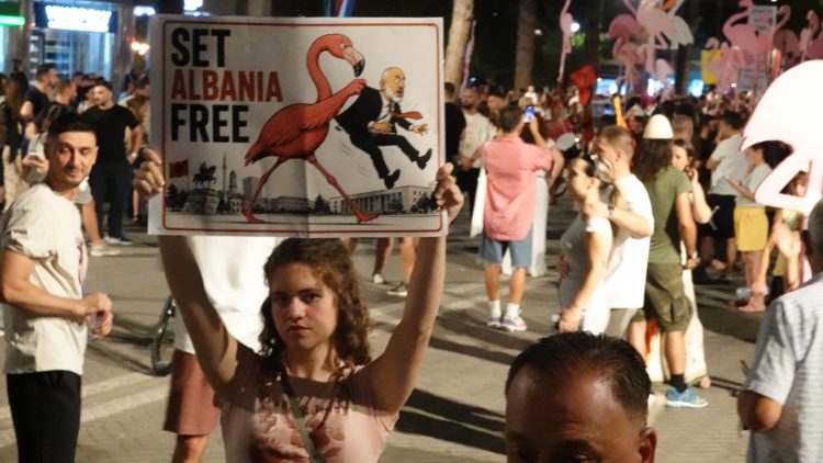 DITA 51/ Protetuesit: “Arresto Ballukun”, “Rama jep dorëheqjen”