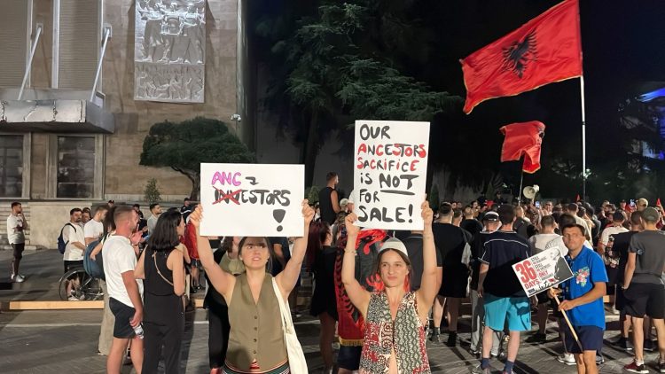 DITA 37/ Protestuesi: Mbështetja ndërkombëtare po rritet, Rama është një “kufomë politike”