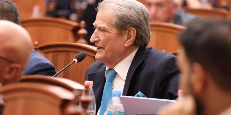Berisha nga Kuvendi: Parlamenti të vetëshpërndahet