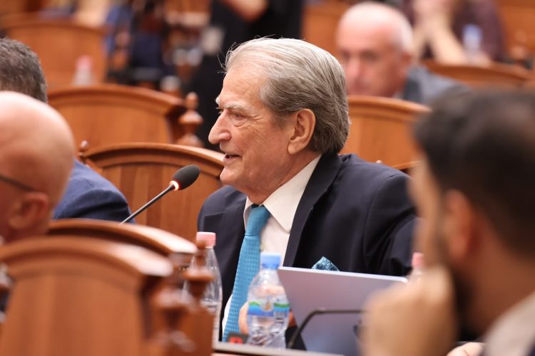 Berisha nga Kuvendi: Parlamenti të vetëshpërndahet
