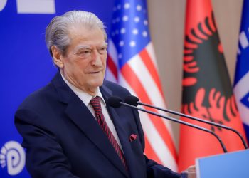 Ndalimi i deputetëve të VLEN në kufi, Berisha akuzon Ramën për urdhër politik