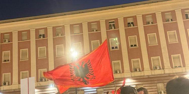 Organizatorët e protestës thirrje për pjesëmarrje masive: Nesër e gjithë Shqipëria në shesh