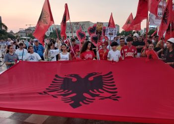 DITA 78/ Zemërim para Kryeministrisë, protestuesit kërkojnë largimin e Ramës dhe qeverisë