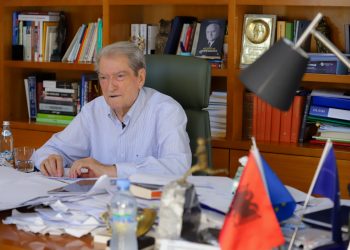 Rama dyfishoi punonjësit në bashki me patronazhsitë, parazitë që nuk bëjnë asgjë