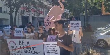 DITA 65/ Thirrje për dorëheqjen e Ramës. Si po fundosen pallatet e Alabarit në Durrës do fundoset dhe qeveria