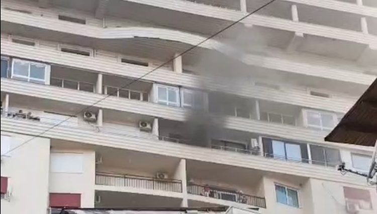 Zjarr në një pallat 30-katësh në Golem, vështirësi për ndërhyrjen e zjarrfikësve