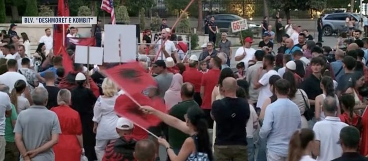 DITA 66/ Protesta para Kryeministrisë, akuza ndaj qeverisë dhe thirrje për hetime nga SPAK