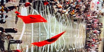 Mijëra qytetarë çdo mbremje në protestë, kërkojnë shembjen e sistemit të vjetër