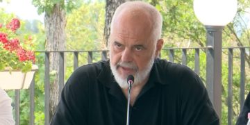 Debate në mbledhjen me Ramën, kryebashkiakët kundërshtojnë shkrirjen e 15 bashkive