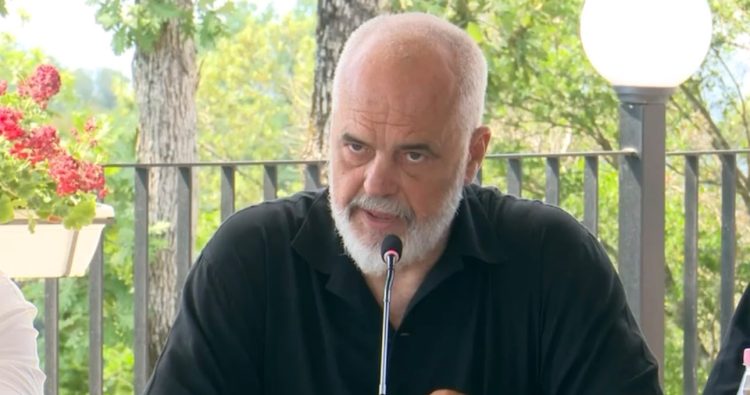 Debate në mbledhjen me Ramën, kryebashkiakët kundërshtojnë shkrirjen e 15 bashkive