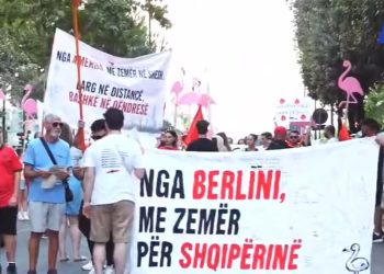 DITA 76/ Nga Gjermania në protestë: Politologia kërkon një Shqipëri të re