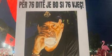 DITA 79/ Akuzat ndaj Sorosit dhe thirrjet për largimin e qeverisë, protestuesit: Nuk largohemi nga sheshi pa ikur Rama