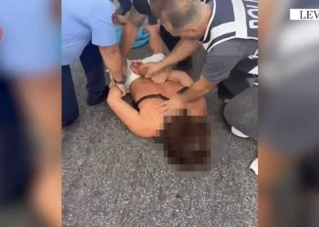 PAMJET/ Si u kap në Levan Sokrat Vata, vajza në makinë një turke