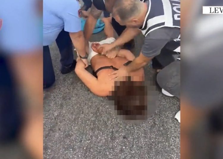 PAMJET/ Si u kap në Levan Sokrat Vata, vajza në makinë një turke