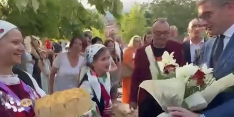 PUSTEC/ Në prani të Mickovskit, ekzekutohet vetëm himni maqedonas, mungon himni shqiptar