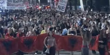 DITA 86/ ‘Shqipëria e rinisë, jo e partisë’
