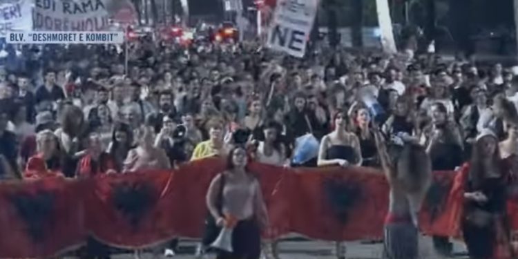 DITA 86/ ‘Shqipëria e rinisë, jo e partisë’