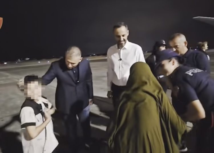 Riatdhesohen nga Siria 5 shqiptarë, mes tyre 3 të mitur dhe një 79-vjeçare