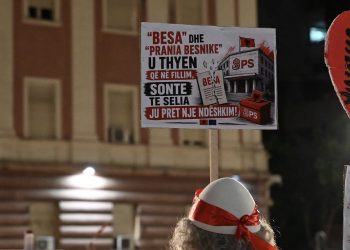 DITA 91/ Qytetari: “Nuk ikim nga sheshi pa ikur kryeministri”