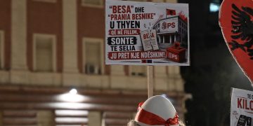 DITA 91/ Qytetari: “Nuk ikim nga sheshi pa ikur kryeministri”