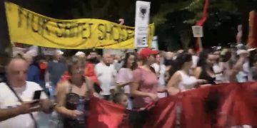 DITA 92/ Protestuesit sulmojnë ashpër Ramën dhe qeverinë: Genjeu edhe para 3 ditësh