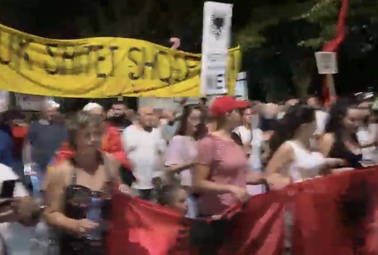 DITA 92/ Protestuesit sulmojnë ashpër Ramën dhe qeverinë: Genjeu edhe para 3 ditësh