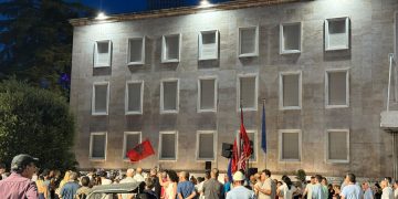 DITA 66/ Protesta para Kryeministrisë, akuza ndaj qeverisë dhe thirrje për hetime nga SPAK