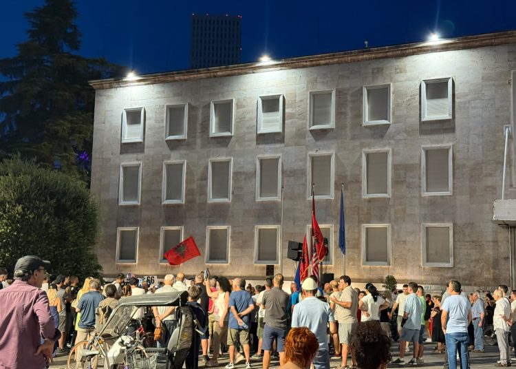 DITA 66/ Protesta para Kryeministrisë, akuza ndaj qeverisë dhe thirrje për hetime nga SPAK