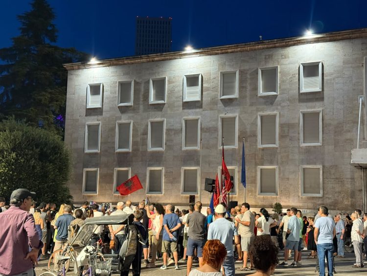 DITA 66/ Protesta para Kryeministrisë, akuza ndaj qeverisë dhe thirrje për hetime nga SPAK
