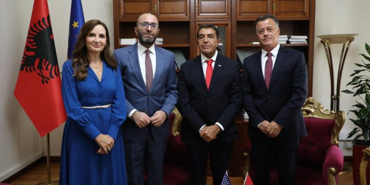 PD takim me të Dërguarin Special të Presidentit Trump: Shqipëria përballet me kapjen e shtetit