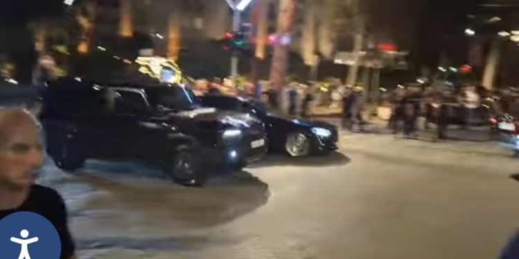 Protestuesit bllokojnë Kryeministrinë me Ramën brenda për dy orë. Ndërhyjnë forcat speciale