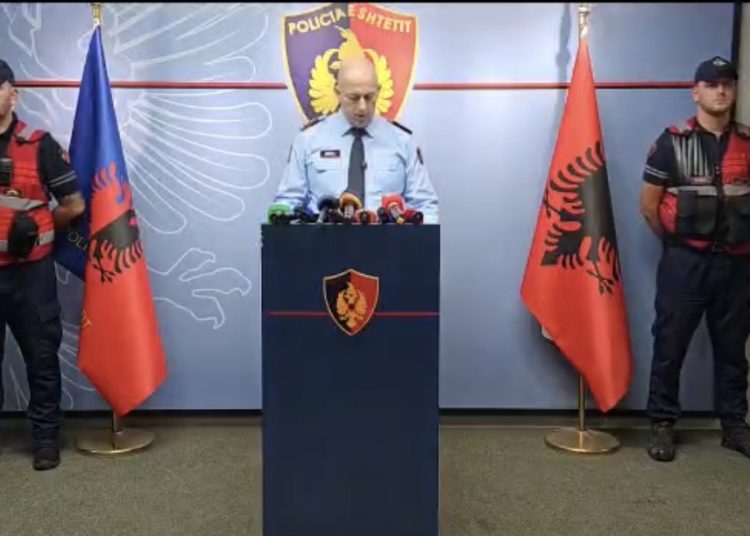 RADHIMË/ I vendosën “gjobë” 5 mln euro dhe e kërcënuan se duhej të largohej nga Shqipëria, arrestohen 5 persona