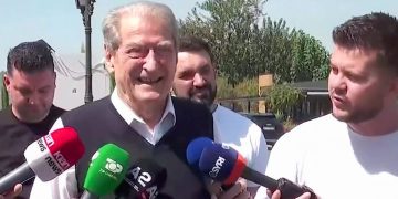 Berisha niset drejt SHBA-së: “Ky është udhëtimi i viteve për Shqipërinë”