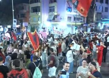 DITA 102/ Protesta drejt formateve të reja të demostrimit. Bllokohen rrugët