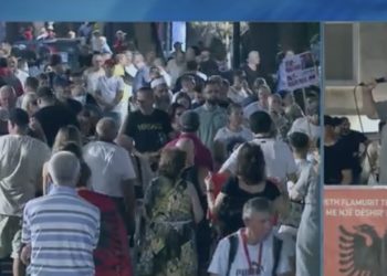 DITA 103/ “Kujtoni fëmijët kur i përcollët jashtë vendit”. Thirrje për qëndresë deri në largimin e Ramës